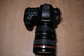 Canon EOS 6D Mark II a Canon EF 24-105 F/4 - 8