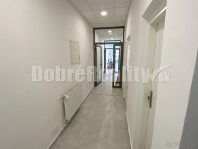 Na prenájom  pekný obchodný priestor o rozlohe 110 m2 v Rima - 8