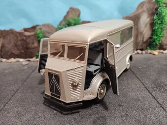 Prodám model 1:18 Citroen HY - 8