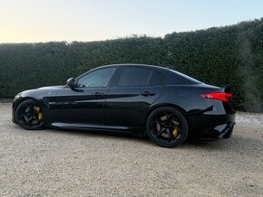 Alfa Romeo Giulia 2.9 Twin Turbo V6 510 AT QV - 8