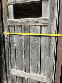 Staré drevené dvere s kľučkou - 8