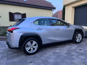 Lexus UX 250h - 8