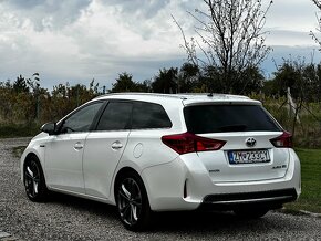 Predám Toyota Auris Hybrid touring sports 1.8i 82000km - 8