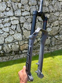 Odpruzena vidlica Rock Shox ZEB ultimate - 8