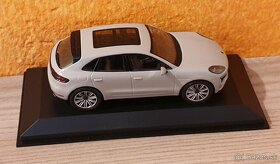 Porsche Macan Turbo model 1/43 Minichamps - 8