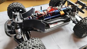 Traxxas Rustler 4x4 VXL - 8