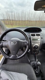 Toyota yaris - 8