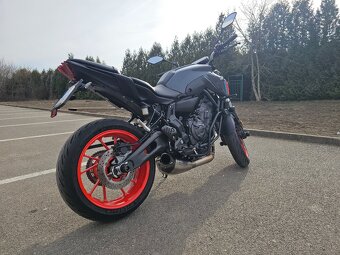 Yamaha MT 07 Akrapovič - 8