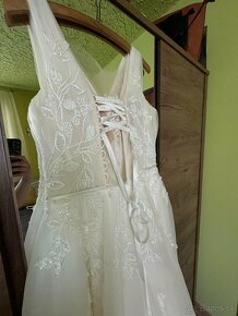 Predám svadobné šaty v Ivory farbe - 8