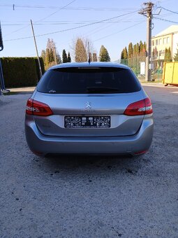 Peugeot 308 - 8