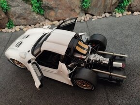 prodám model 1:18 porsche 911 GT1 1996 - 8