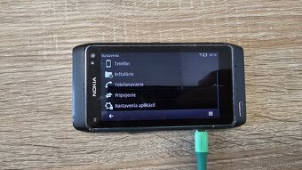 Plne funkčná staršia Nokia N8 - 8