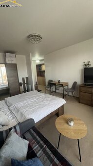 Ponúkame na predaj 1-izbový byt s balkónom v apartmánovom do - 8