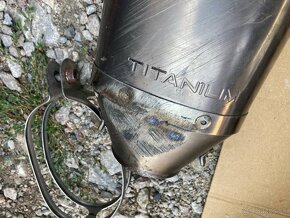 2x výfuk na motorku ( Akrapovič , Titanium ) - 8