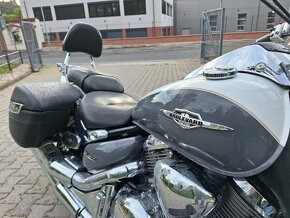 Suzuki Intruder - 8