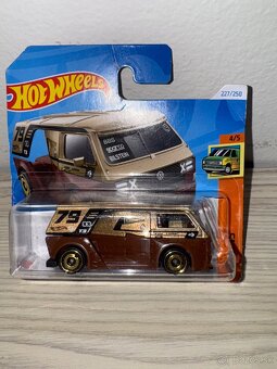 Hot Wheels - 8