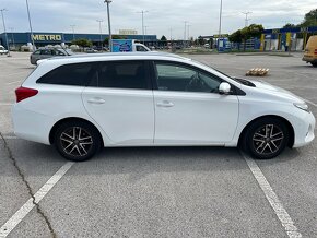 Toyota auris touting sport 2.0 diesel - 8