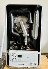 Predám kondenzačný plynový závesný kotol Vaillant ECO Tec - 8