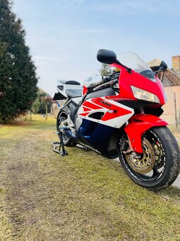 HONDA CBR 1000RR - 8