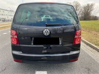 VW Touran 2.0TDI Nová STK - 8