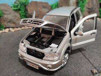 prodám model 1:18 mercedes benz ML55 amg - 8