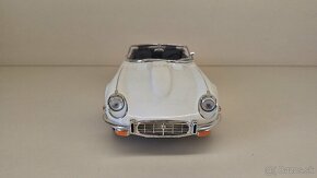 1:18 JAGUAR E-TYPE - 8