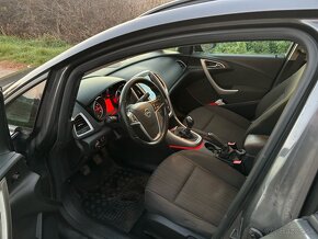 Opel Astra J Sport Tourer - 8