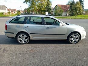 ŠKODA OCTAVIA COMBI 2.0 TDi 103kW ELEGANCE - 8