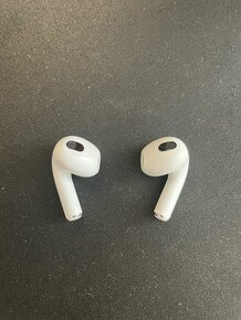 Apple AirPods (3. generácie) s MagSafe nabíjacím puzdrom - 8