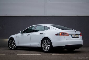 Tesla Model S 85D - 8