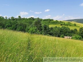 Väčší pozemok na stavbu v tichom horskom prostredí  nad ob - 8