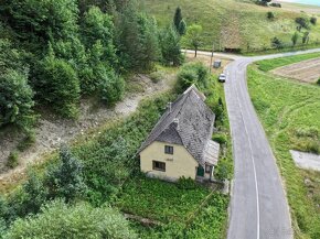 NA PREDAJ: Rodinný dom vhodný ako chalupa na samote s celoro - 8