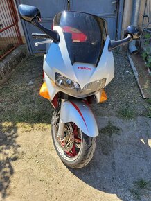 Honda VFR 800 FI - 8