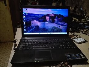 Asus. Intel B815. 15,6". SSD 256 GB. RAM 6 GB. - 8