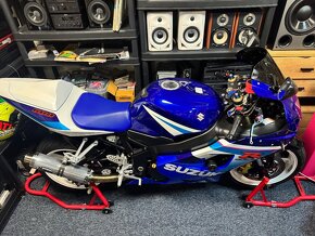 SUZUKI GSXR 600 - 8