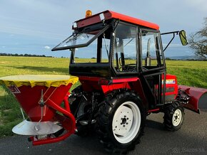 Japonský traktor YANMAR F18D Diesel 3 válec, 18HP - 8