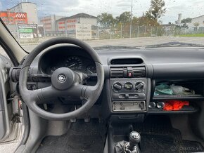 Opel Corsa Hatchback 40kw Manuál 1999 - 8