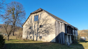 STODOLA A POZEMOK PRI POTÔČIKU 1935m2 PODKYLAVA- KÚPOU VOĽNÁ - 8