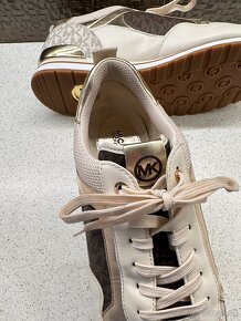 Michael Kors Women's Maddy Two-Tone Logo Trainer Vanilla/Bro - 8