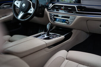 BMW 750d xDrive M-Sport - 8