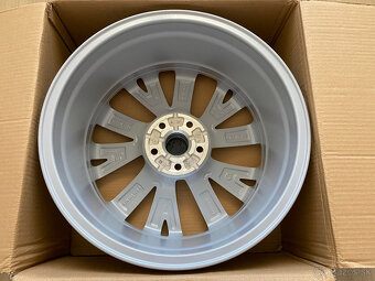 Gigaro Silver 5x112 R18 7,5Jx18 ET40 Octavia 4 NOVÉ - 8