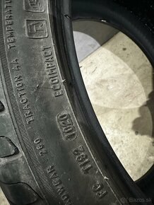 235/40 R19 Pirelli letne - 8