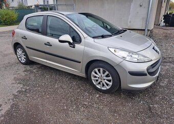 Peugeot 207 1,4 HDI 70 k Urban nafta manuál 50 kw - 8