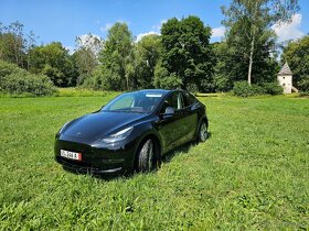 Tesla model Y Long range model 2023 - 8