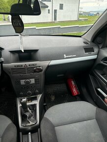 Opel Astra H Caravan - 8