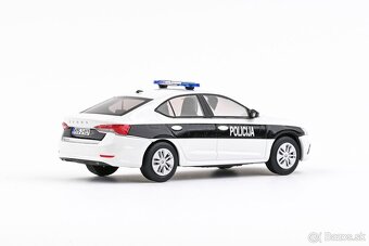 Škoda Octavia IV zahraniční policie 1:43 Abrex - 8