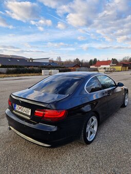 BMW e92 320i coupe manuál - 8