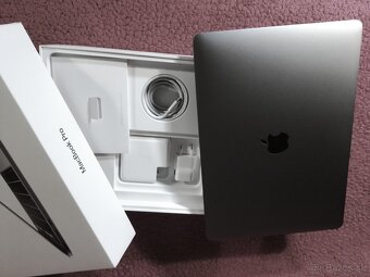 MacBook Pro 13,3" (2019) - 8