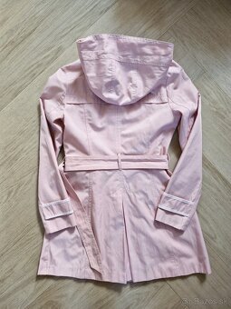 Guess pudrovo ruzovy vintage elegantny trenchcoat - 8