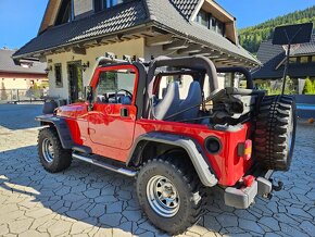 Jeep Wrangler - 8